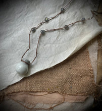 Load image into Gallery viewer, white posy with faceted labradorite