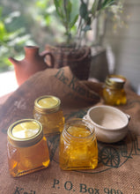 Load image into Gallery viewer, Hawaiian Honeycomb
